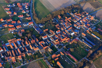Vue aérienne de Rue principale x Knittelsheimer Way à Herxheimweyher dans le département Rhénanie-Palatinat, Allemagne