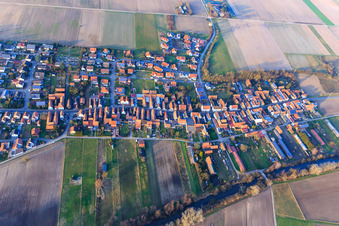 Vue aérienne de Vue de la ville depuis le sud à Herxheimweyher dans le département Rhénanie-Palatinat, Allemagne