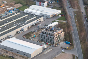 Vue aérienne de Nouveau chantier dans le parc industriel de Heka Herzog GmbH à le quartier Neudorf in Graben-Neudorf dans le département Bade-Wurtemberg, Allemagne