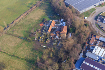 Vue aérienne de Barthelsmühle à le quartier Minderslachen in Kandel dans le département Rhénanie-Palatinat, Allemagne
