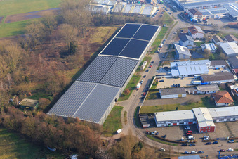 Vue aérienne de Entrepôt Daimler dans le parc industriel de Horst à le quartier Minderslachen in Kandel dans le département Rhénanie-Palatinat, Allemagne