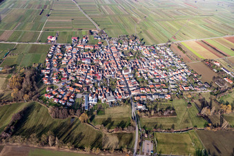 Vue aérienne de Venningen dans le département Rhénanie-Palatinat, Allemagne