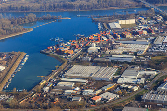 Vue aérienne de Port de Germersheim avec Smurfit Westrock Wellpappe Südwest et Eura Glasrecycling GmbH & Co.KG à Germersheim dans le département Rhénanie-Palatinat, Allemagne