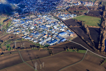 Vue aérienne de Zone industrielle en hiver à le quartier Eggenstein in Eggenstein-Leopoldshafen dans le département Bade-Wurtemberg, Allemagne
