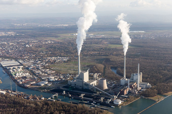 Vue aérienne de Port du Rhin à le quartier Daxlanden in Karlsruhe dans le département Bade-Wurtemberg, Allemagne