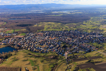 Vue aérienne de Vue de la ville depuis le nord-ouest à le quartier Ottersdorf in Rastatt dans le département Bade-Wurtemberg, Allemagne