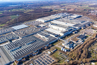 Vue oblique de Locaux de l'usine de fabrication de véhicules de l'usine Mercedes-Benz Rastatt à Rastatt dans le département Bade-Wurtemberg, Allemagne