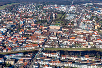 Vue aérienne de Ankerbrücke et Schloßstr à Rastatt dans le département Bade-Wurtemberg, Allemagne