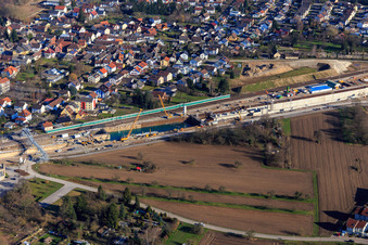 Vue aérienne de Chantier de construction de la route ICE avec cercueil en béton et tunnel ferroviaire Rastatt Portail Sud à le quartier Niederbühl in Rastatt dans le département Bade-Wurtemberg, Allemagne