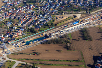 Vue aérienne de Chantier de construction de la route ICE avec cercueil en béton et tunnel ferroviaire Rastatt Portail Sud à le quartier Niederbühl in Rastatt dans le département Bade-Wurtemberg, Allemagne