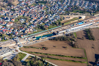 Vue aérienne de Chantier de construction du tunnel inondé et rempli de béton pour la nouvelle ligne ICE Karlsruhe-Offenburg sur le réseau de la Deutsche Bahn à le quartier Niederbühl in Rastatt dans le département Bade-Wurtemberg, Allemagne