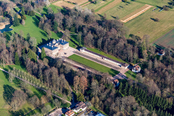 Vue aérienne de Parc du palais du château de Favorite à le quartier Förch in Rastatt dans le département Bade-Wurtemberg, Allemagne