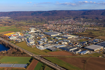 Vue aérienne de Zone industrielle au-delà de l'A5 depuis le sud-ouest avec DACHSER SE, Seifert Logistics Group, CTDI GmbH et Transport Betz Logistik GmbH à Malsch dans le département Bade-Wurtemberg, Allemagne