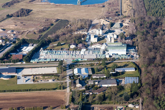 Vue aérienne de Centrale de mélange de béton et de matériaux de construction de Heidelberger Kalksandstein GmbH à Durmersheim dans le département Bade-Wurtemberg, Allemagne