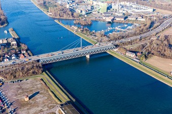 Vue aérienne de Ponts du Rhin à le quartier Maximiliansau in Wörth am Rhein dans le département Rhénanie-Palatinat, Allemagne