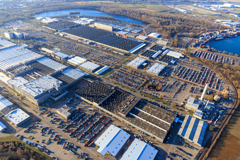 Vue aérienne de Daimler Truck AG, usine Mercedes-Benz à Wörth depuis le sud-est à le quartier Maximiliansau in Wörth am Rhein dans le département Rhénanie-Palatinat, Allemagne
