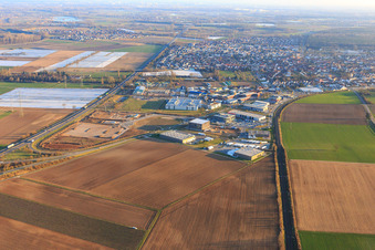 Vue aérienne de Zone industrielle de la vallée de Spire vue du nord à Rülzheim dans le département Rhénanie-Palatinat, Allemagne