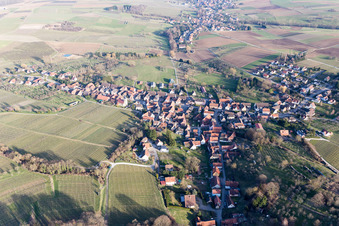 Vue aérienne de Oberhoffen-lès-Wissembourg à Oberhoffen-lès-Wissembourg dans le département Bas Rhin, France