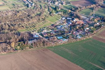 Vue aérienne de Gunstett, parc d'attractions DIDILAND à Morsbronn-les-Bains dans le département Bas Rhin, France