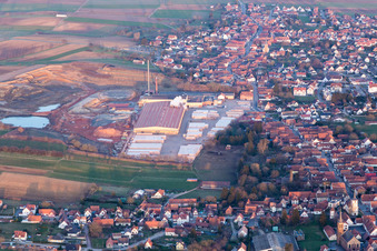 Betschdorf dans le département Bas Rhin, France depuis l'avion