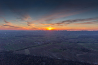 Vue aérienne de Coucher de soleil sur les Vosges du Nord à Seebach dans le département Bas Rhin, France