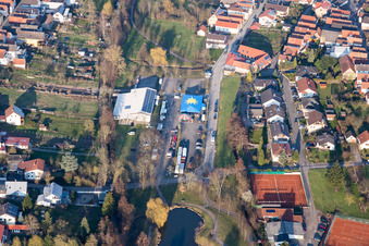 Vue aérienne de Cirque à la Klingbachhalle à Klingenmünster dans le département Rhénanie-Palatinat, Allemagne