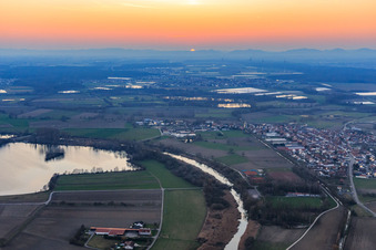 Photographie aérienne de Coucher de soleil à Althrein depuis l'est à Neupotz dans le département Rhénanie-Palatinat, Allemagne