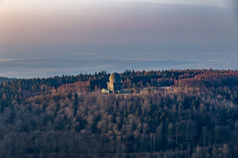 Vue aérienne de Station radar à Lampertsloch dans le département Bas Rhin, France