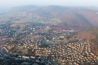Enregistrement par drone de Niederbronn-les-Bains dans le département Bas Rhin, France