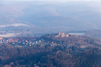 Photographie aérienne de Ruines du château de Lichtenberg dans les Vosges du Nord à Lichtenberg dans le département Bas Rhin, France