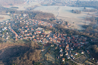 Ruines du château de Lichtenberg dans les Vosges du Nord à Lichtenberg dans le département Bas Rhin, France vue d'en haut