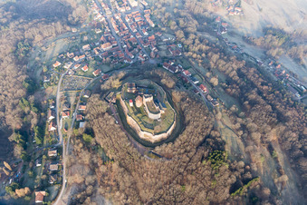 Image drone de Ruines du château de Lichtenberg dans les Vosges du Nord à Lichtenberg dans le département Bas Rhin, France