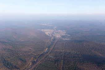 Vue aérienne de Wimmenau dans le département Bas Rhin, France