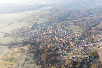 Vue aérienne de Weiterswiller dans le département Bas Rhin, France