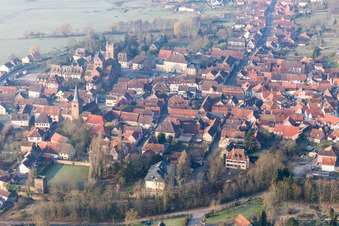 Vue aérienne de Neuwiller-lès-Saverne dans le département Bas Rhin, France