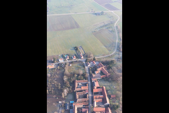 Vue aérienne de Issenhausen dans le département Bas Rhin, France