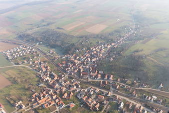 Ettendorf dans le département Bas Rhin, France du point de vue du drone