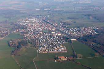 Mertzwiller dans le département Bas Rhin, France du point de vue du drone