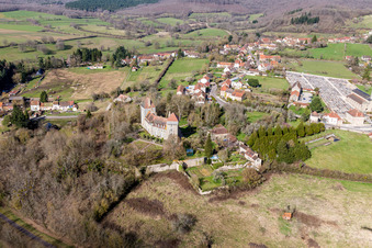 Épinac dans le département Saône et Loire, France hors des airs