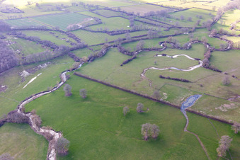 Vue d'oiseau de Épinac dans le département Saône et Loire, France