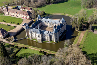 Photographie aérienne de Château d'eau Château Sully en Bourgogne à Sully dans le département Saône et Loire, France