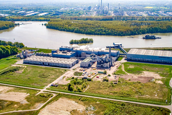 Vue d'oiseau de Zone industrielle d'Oberwald : usine de papier Palm à Wörth am Rhein dans le département Rhénanie-Palatinat, Allemagne