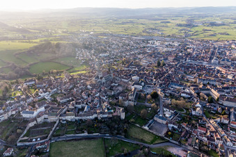 (Bourgogne) à Autun dans le département Saône et Loire, France du point de vue du drone