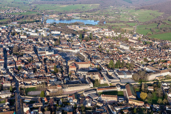 (Bourgogne) à Autun dans le département Saône et Loire, France d'en haut