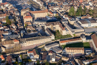 (Bourgogne) à Autun dans le département Saône et Loire, France hors des airs