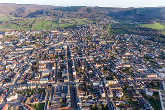 (Bourgogne) à Autun dans le département Saône et Loire, France d'un drone