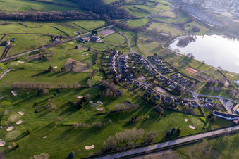 Vue aérienne de (Bourgogne), Golf à Autun dans le département Saône et Loire, France