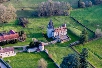 Château de Morlet en Bourgogne à Morlet dans le département Saône et Loire, France d'en haut
