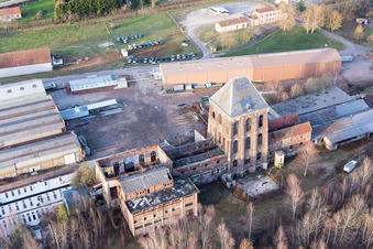 Vue d'oiseau de Ancienne aciérie (Bourgogne) à Épinac dans le département Saône et Loire, France