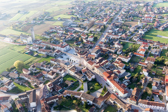Vue oblique de Ronchis dans le département Udine, Italie